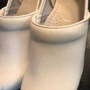 DANSKO WHITE NURSING SHOES